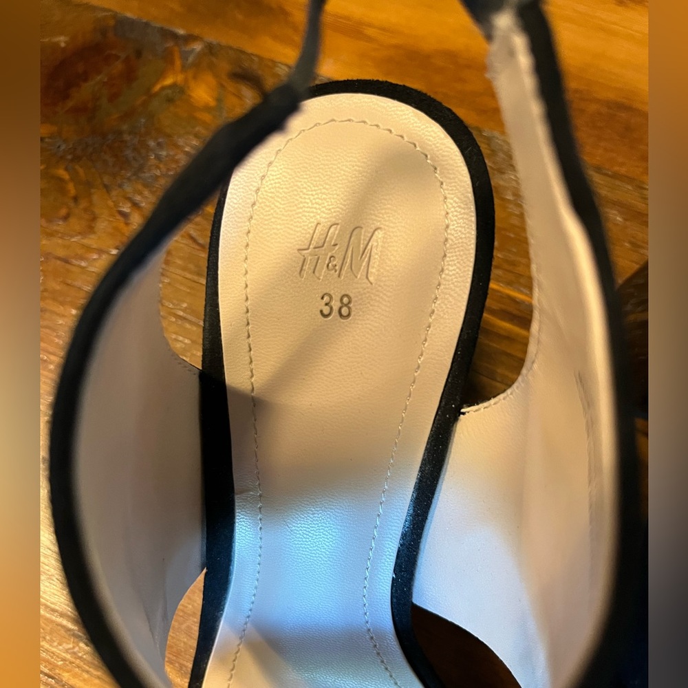H&M black sling-back shoe - Picture 6 of 7